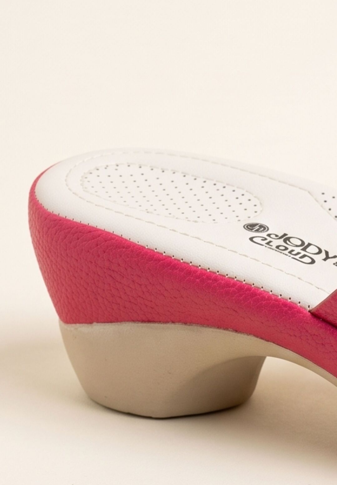 Avery Sandal