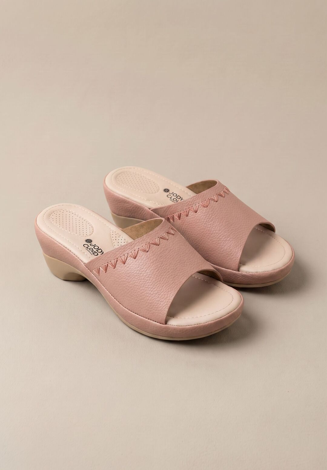 Avery Sandal