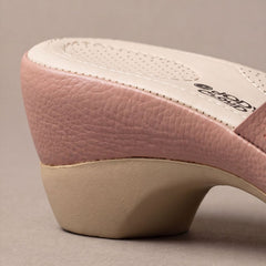 Avery Sandal