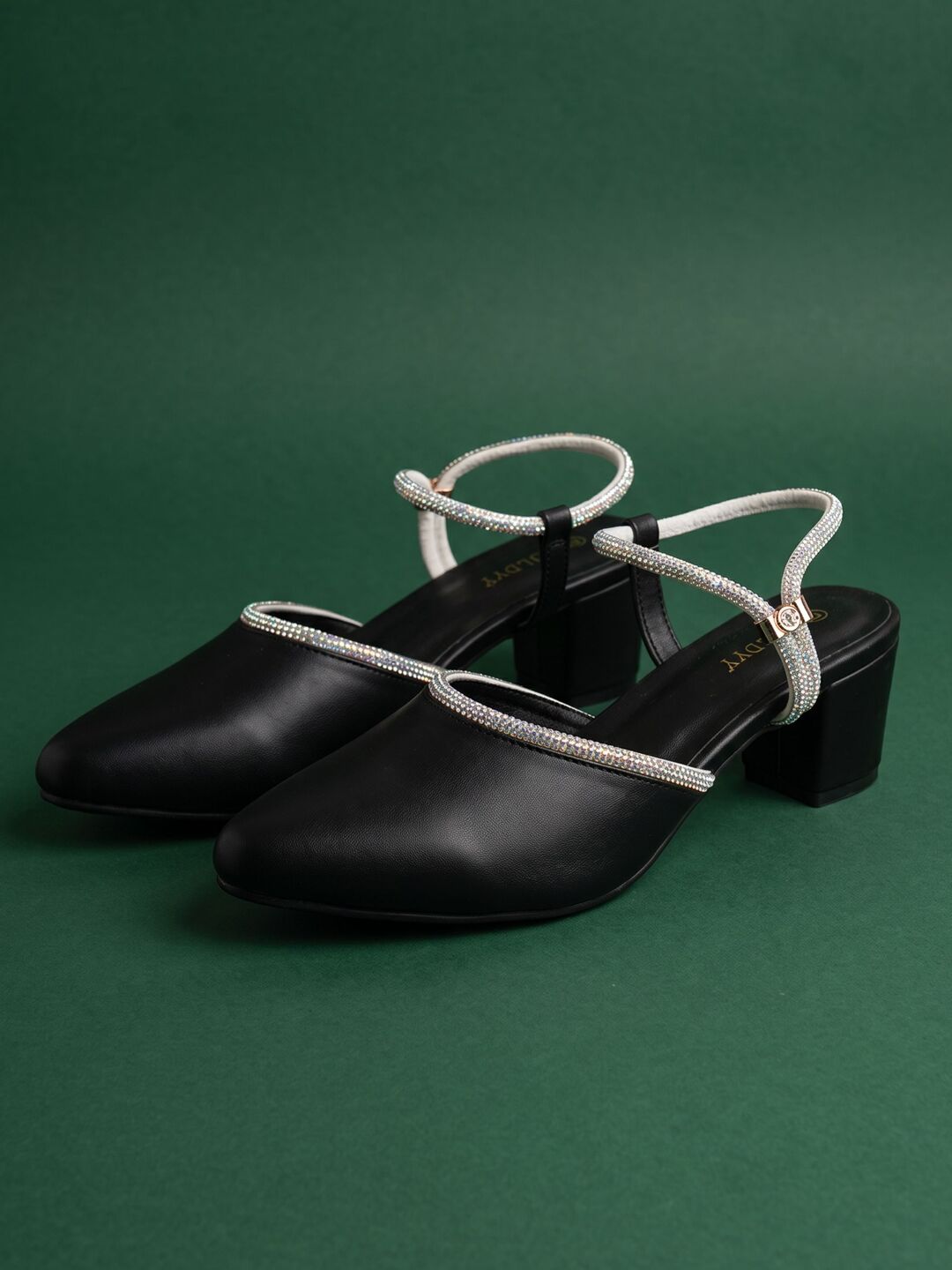Zeenat Heels