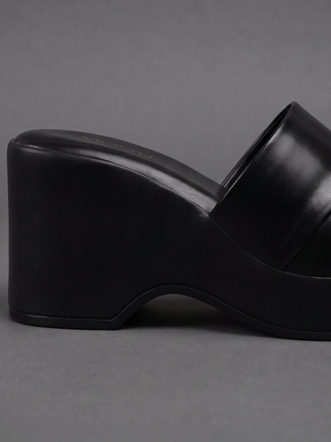 Layla Wedges